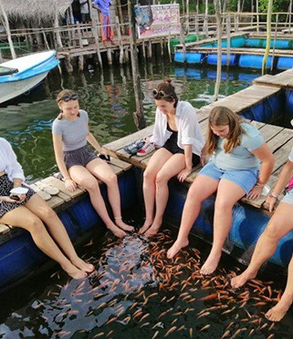 FISH FOOT MASSAGE